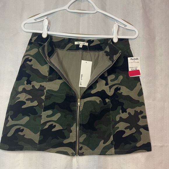 Women's Denim Mini-Skirt - Picture 2 of 4